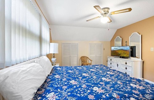 Seven Devils Casa | Mountain View, Pool Table, Deck, Game Room, Wet Bar