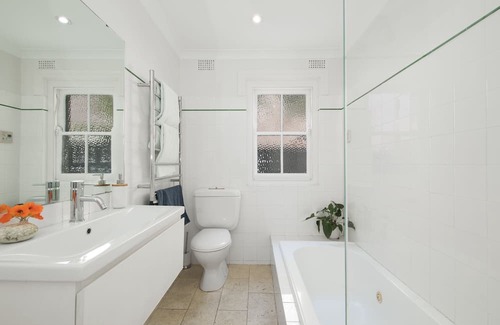 Bronte Casa | Bronte Breezes - Beautiful Family Home