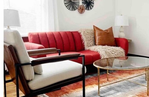 Victory Apartamento | Calm Relaxed Renovated 2bd Apt in Convenient Location. Monthly Stays.