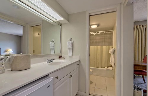 Clayton Condominio | KW_406 King Bed Unit