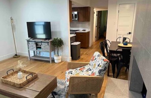 McNeil Casa | Sleeps 12, Fast Wi-Fi, EV Charger, Remote Worker