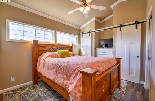 Robert Lee Cabina | Escape to Tranquility: Unwind and Embrace Nature at our Hillside Cabin