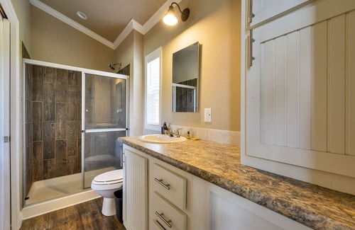 Robert Lee Cabina | Escape to Tranquility: Unwind and Embrace Nature at our Hillside Cabin