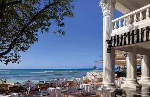 Montego Bay Complejo | Relaxing Villa w/ Free WiFi, Fitness Center, Spa Access & Cocktail Lounge