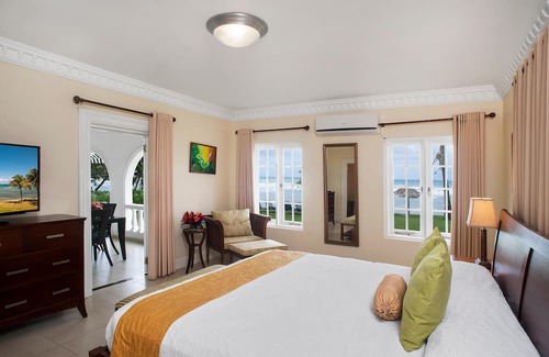 Montego Bay Complejo | Elegant Stay w/ Spa Services, Free WiFi, Cocktail Lounge & On Site Restaurant