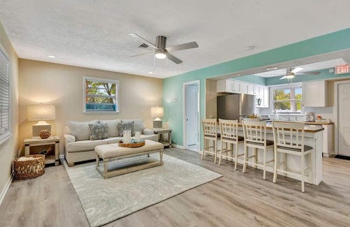 Indian River Estates Casa | Stylish 2 Bedroom Villa with Pool