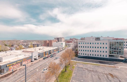 North Kansas City Apartamento | Stylish 1BR Loft in Downtown KC Gem
