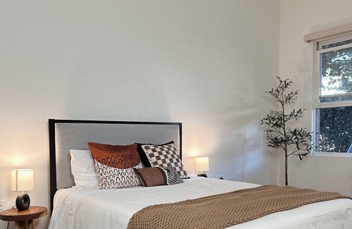 Pasadena Apartamento | Spacious Retro High Ceiling Home 3 mins to Oldtown