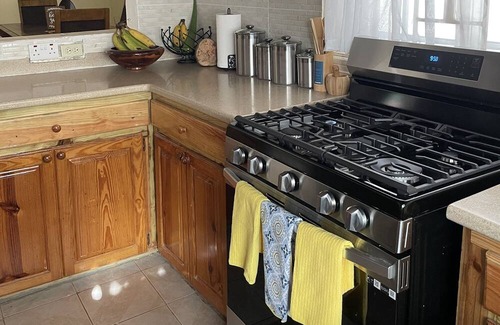 Drapers Villa | Villa Maat 5 minutes to Winnifred Beach