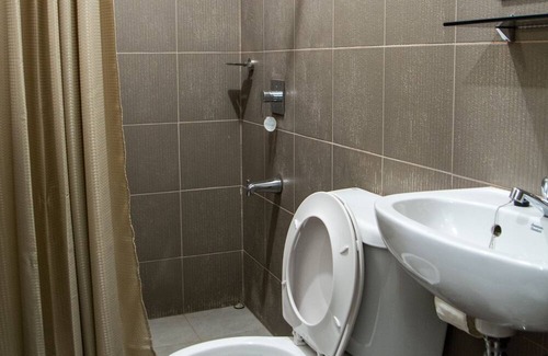 Imus Apartamento | Gibbz Apartelle (Unit 206)