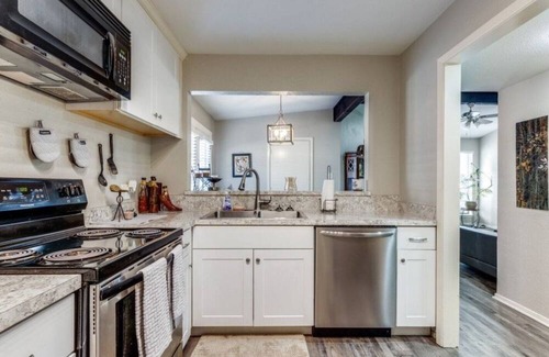 Terrell Condominio | Cozy vibe condo. 2-bedroom, 2 full-bathroom with patio off the master & dining.