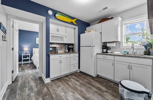 Colington Apartamento | Cozy beach get away situated between the ocean and sound. Pet friendly!