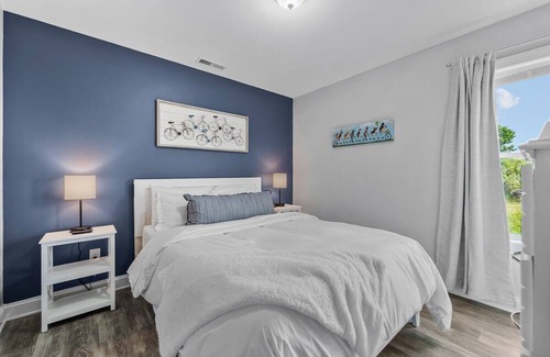 Colington Apartamento | Cozy beach get away situated between the ocean and sound. Pet friendly!