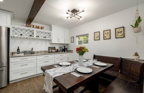 Vista Casa | Farm Cottage with petting zoo.