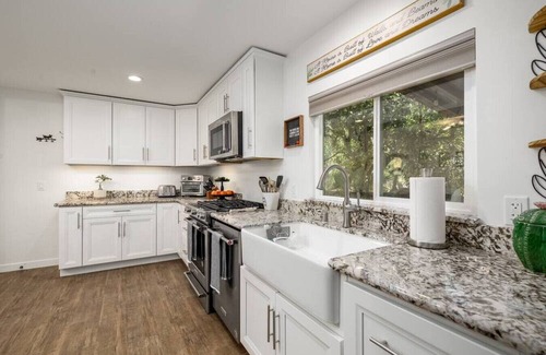 Vista Casa | Farm Cottage with petting zoo.