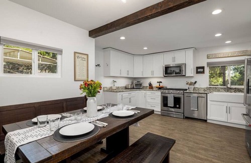 Vista Casa | Farm Cottage with petting zoo.