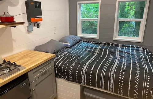 Clyde Casa | Off-Grid Tiny House in NC Mountains
