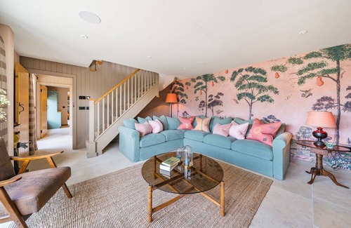Dorchester Casa | Beehive - sleeps 6 guests in 3 bedrooms