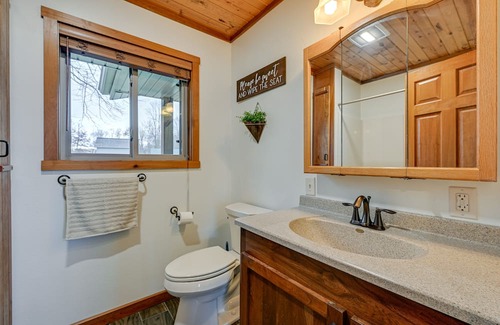 Holcombe Cabina | Waterfront Holcombe Getaway w/ Game Room!