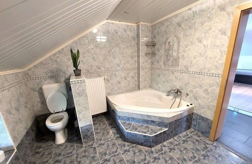 Dobrova-Polhov Gradec Apartamento | Countryside Two Bedroom Apartment near Horjul