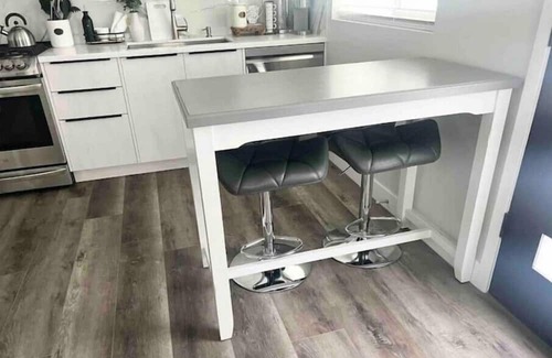 Canoga Park Casa | Modern fully remodeled house near Topanga Mall