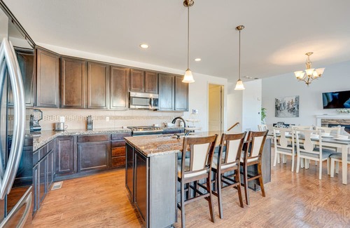 Commerce City Casa | Stunning Commerce City Home w/ Spacious Backyard