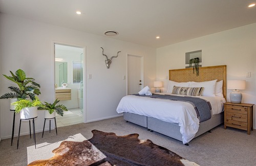 Kinloch Casa | Lake Haven on Montgomery - Kinloch Holiday Home