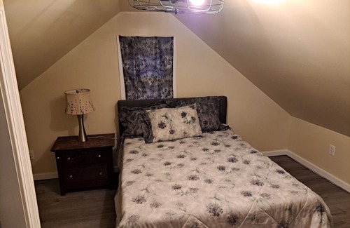 Spring Grove Village Casa | Charming woodside cabin feel.