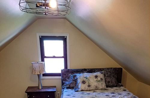 Spring Grove Village Casa | Charming woodside cabin feel.