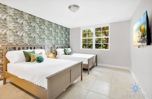 Aventura Apartamento | Modern 2BR Haven: Prime Aventura Living