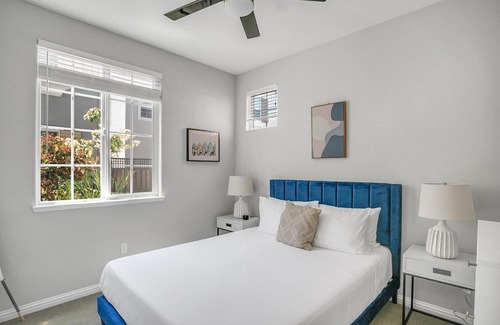 Union City Casa | Clean Hayward 4BR w/ Patio & A/C, nr Retail & Tech HQs, by Blueground