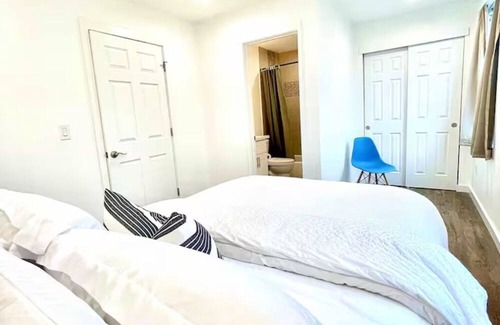 Hilltop Casa | Dr. Murray's Office - Pristine Hilltop Home Close to Hospitals and Light Rail