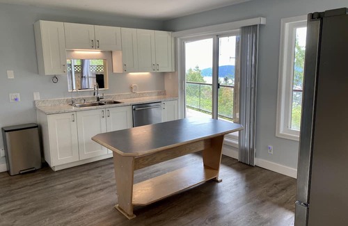 Malahat Cama Y Desayuno | 2 bedroom suite with million dollar Oceanview near Malahat Sky Walk