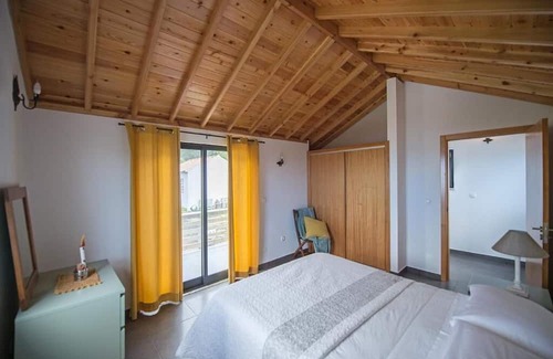 Praia do Norte Casa | Blue House with Sea View