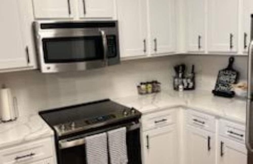 Orlando Apartamento | New Unit - offers great views from balcony of downtown Orlando. Great location!