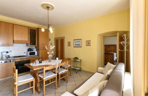 Oldesio Apartamento | Apartment 'Kristi' with Lake View, Private Terrace and Wi-Fi
