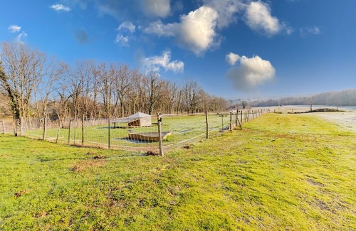 Savignac-Ledrier Casa | Holiday Home 'La Maisonnette D'antan' with Mountain View, Shared Garden and Wi-Fi