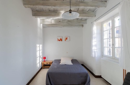 Savignac-Ledrier Casa | Holiday Home 'La Maisonnette D'antan' with Mountain View, Shared Garden and Wi-Fi