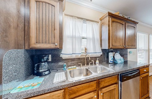 Gilchrist Casa | Dog-friendly home with ocean & bay views, streaming, balcony, washer/dryer, AC