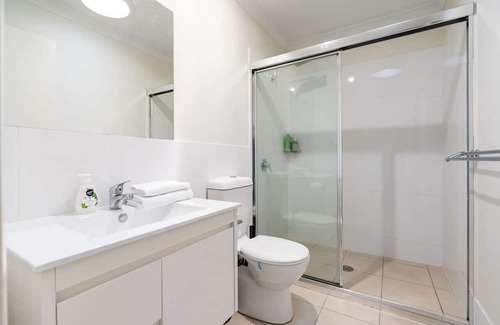 Queanbeyan East Casa | 2-Storey Townhouse in the heart of Queanbeyan