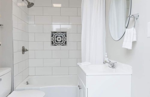 West Columbia Cabaña | Cute as a button 3 bedroom 1 bath close USC, Fort Jackson and downtown Columbia