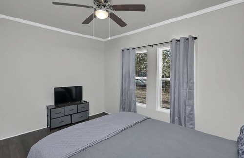 West Columbia Cabaña | Cute as a button 3 bedroom 1 bath close USC, Fort Jackson and downtown Columbia