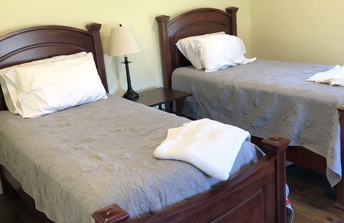 Bloomington Otro | Close to Indiana University, many lakes & parks! Totally renovated farmhouse.