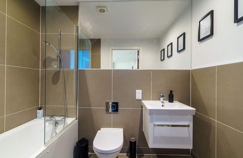 Sutton West Apartamento | Sutton Cityscape, WIFI, Netflix, For Business & Re-Locators