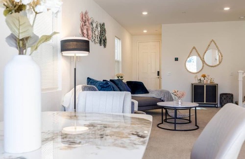 Upland Casa | Modern Elegance Meets Contemporary Comfort