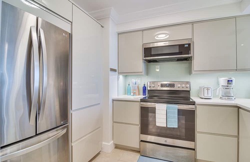 Palma del Mar Condominio | Stylish St Petersburg Condo w/ Balcony + Bay Views