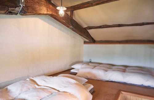 Wake Casa | A private lodging house renovated with natural mat / Wake-gun Okayama