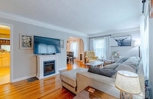 Rocky River Casa | Charming family home