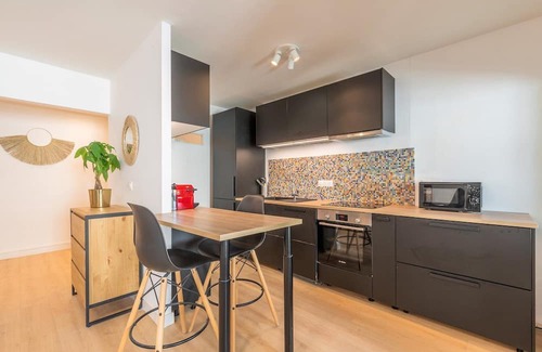 La Madeleine Apartamento | 2 bedroom balcony near tram station + parking
