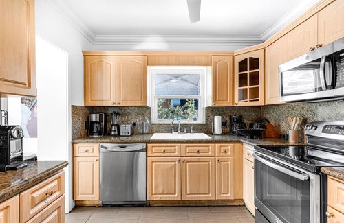 Coral Way Casa | Magnificent Tropical Pool House Miami Coconut Grove - Stunning Backyard